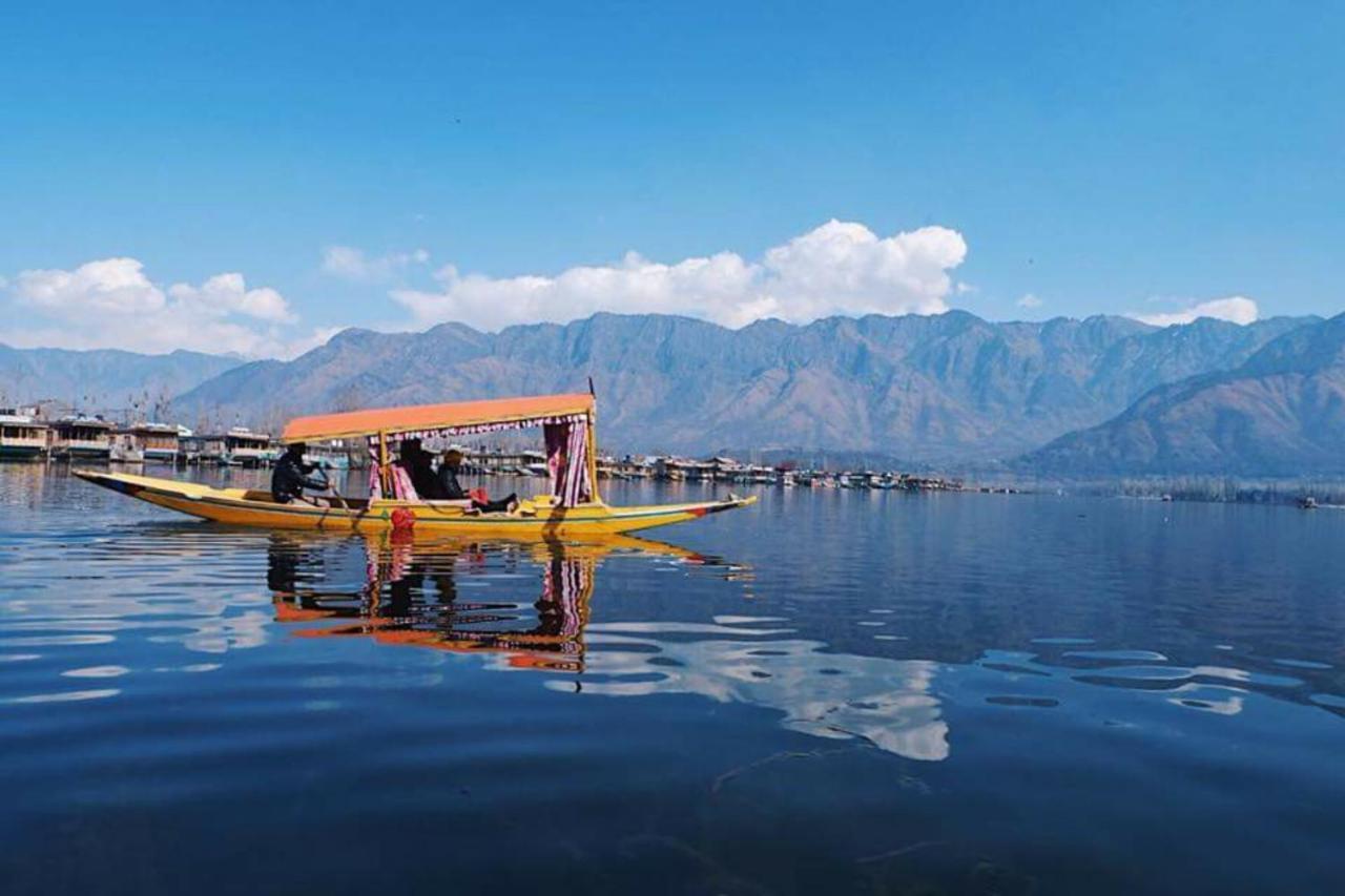 Umbrella Group Of House Boat Hotel Srinagar  Bagian luar foto