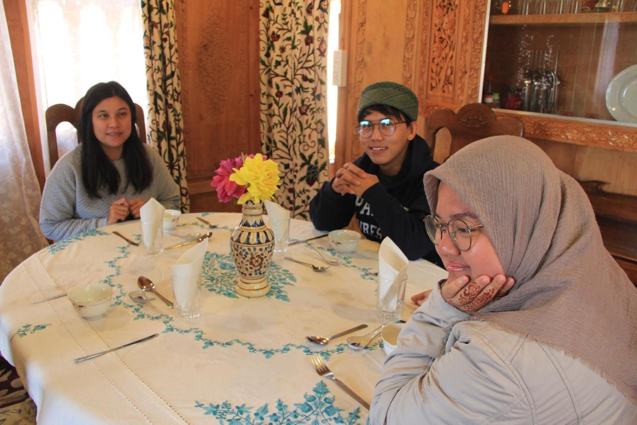 Umbrella Group Of House Boat Hotel Srinagar  Bagian luar foto