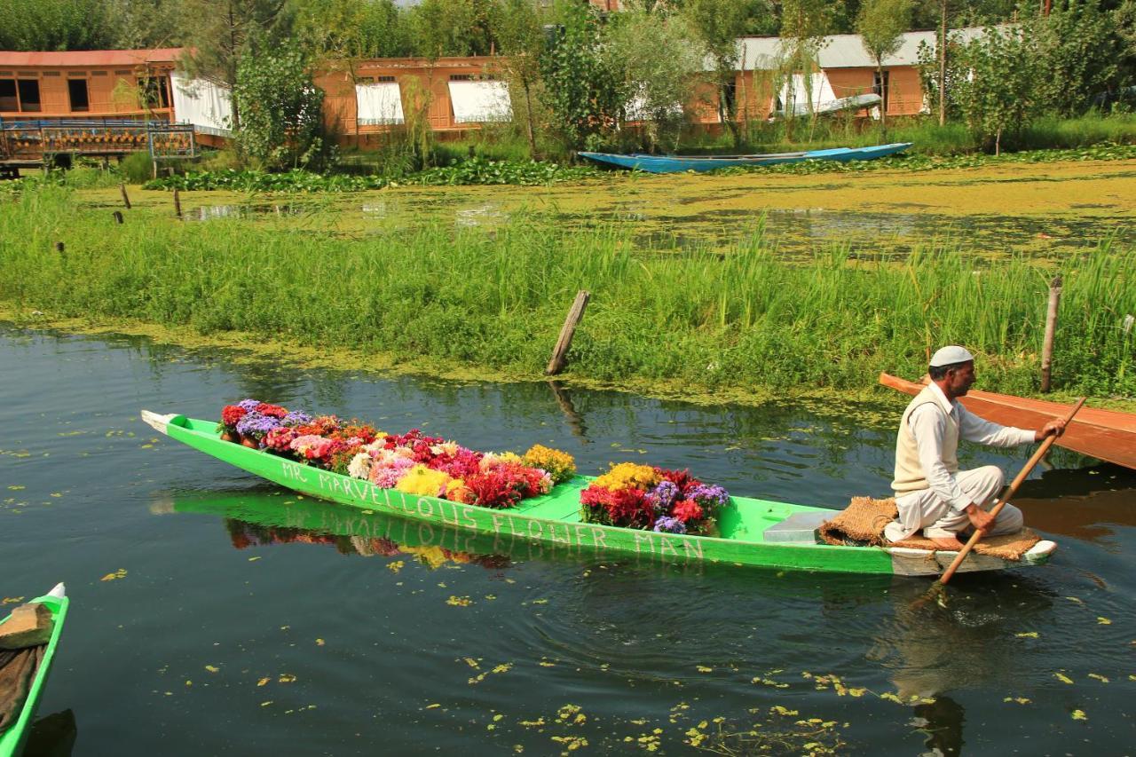 Umbrella Group Of House Boat Hotel Srinagar  Bagian luar foto