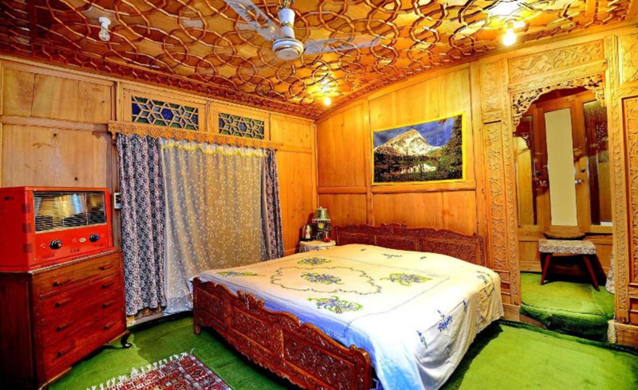 Umbrella Group Of House Boat Hotel Srinagar  Bagian luar foto