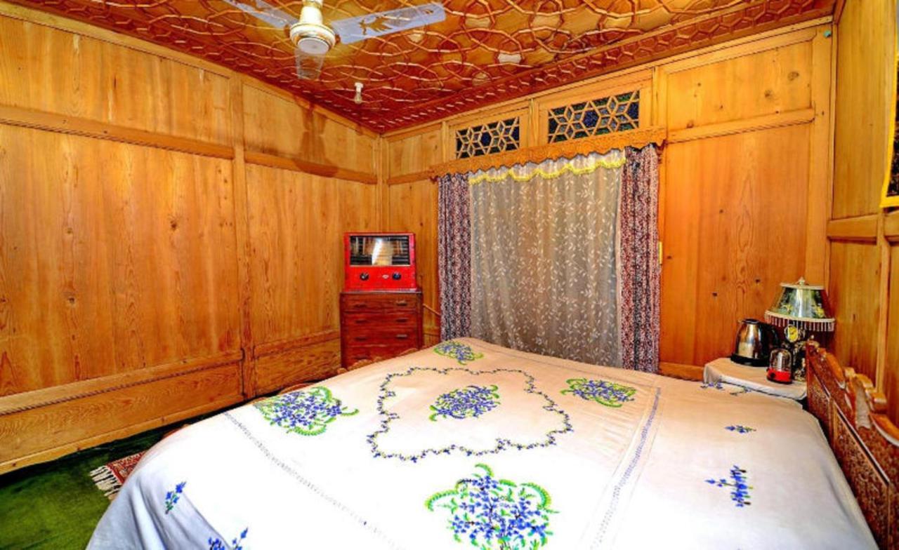 Umbrella Group Of House Boat Hotel Srinagar  Bagian luar foto